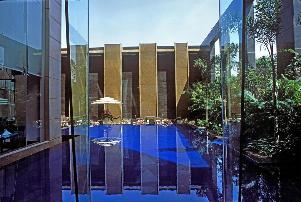 Отель Radisson Нойда Экстерьер фото