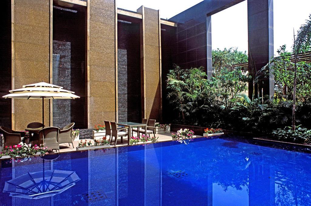 Отель Radisson Нойда Экстерьер фото