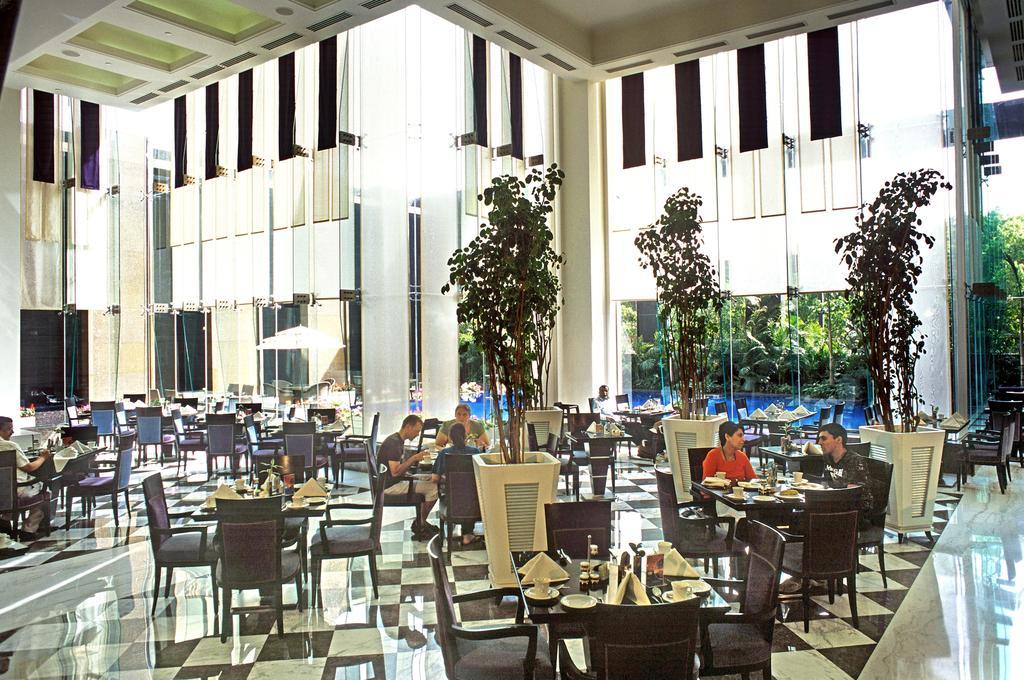 Отель Radisson Нойда Экстерьер фото