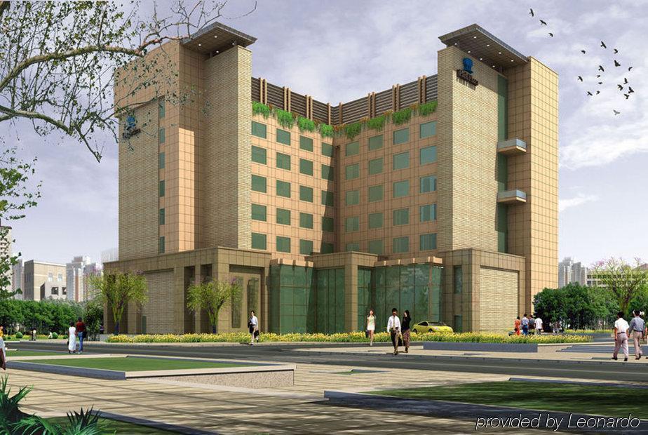 Отель Radisson Нойда Экстерьер фото