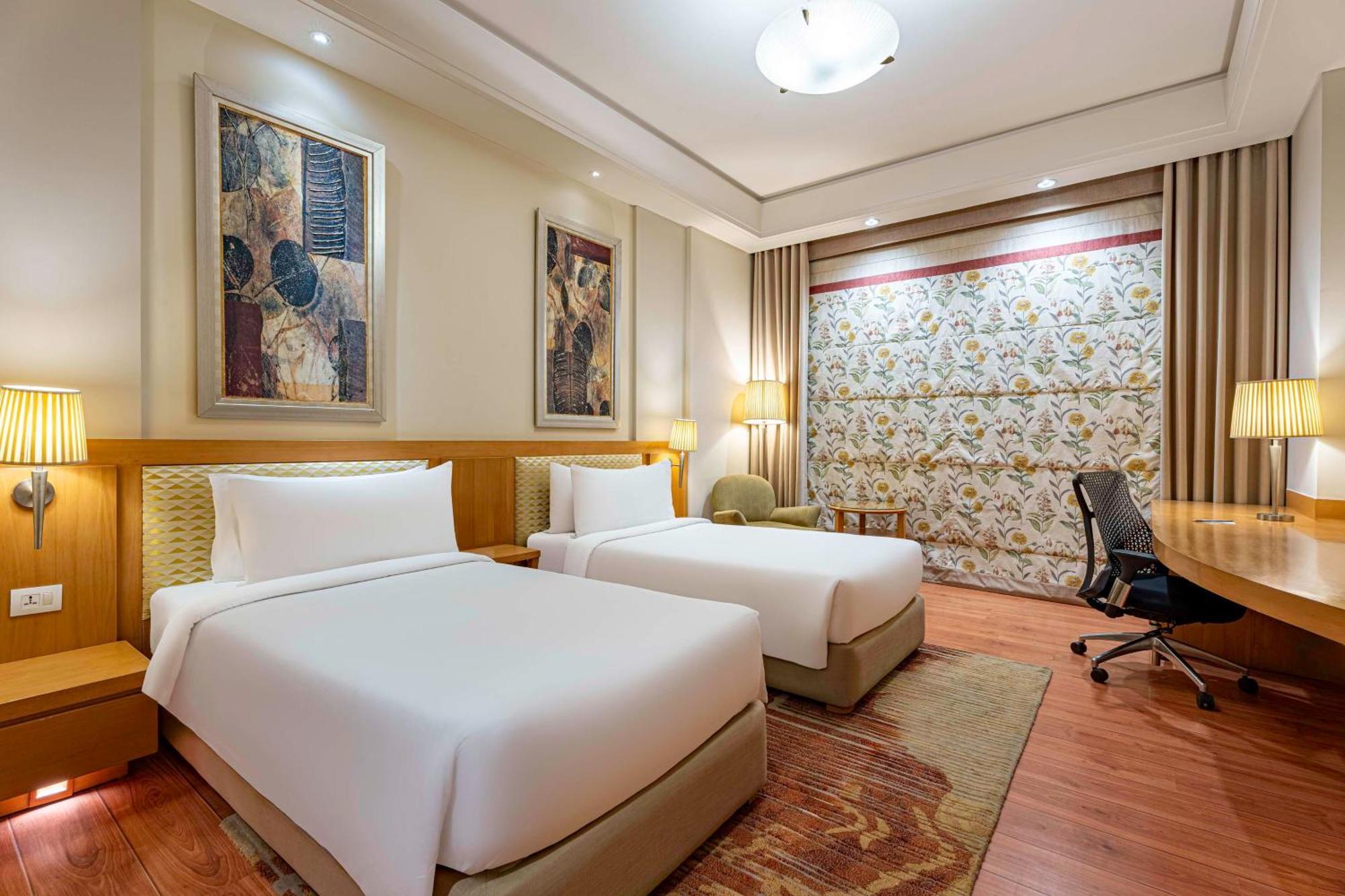 Отель Radisson Нойда Экстерьер фото