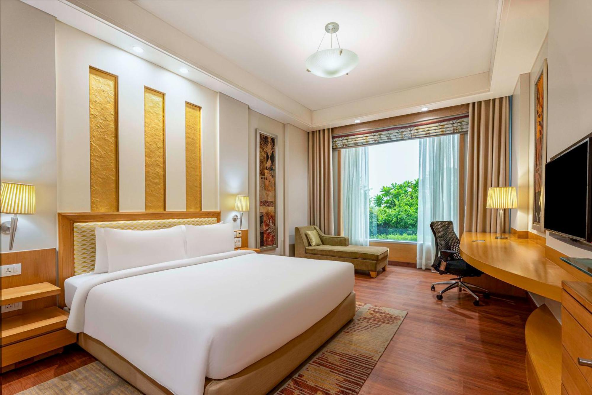 Отель Radisson Нойда Экстерьер фото