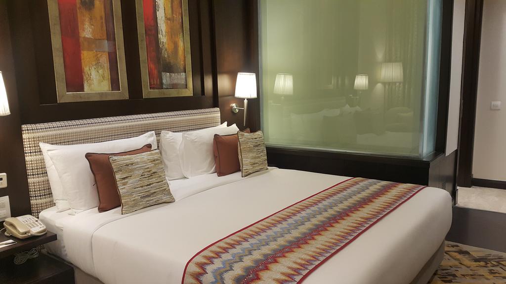 Отель Radisson Нойда Экстерьер фото