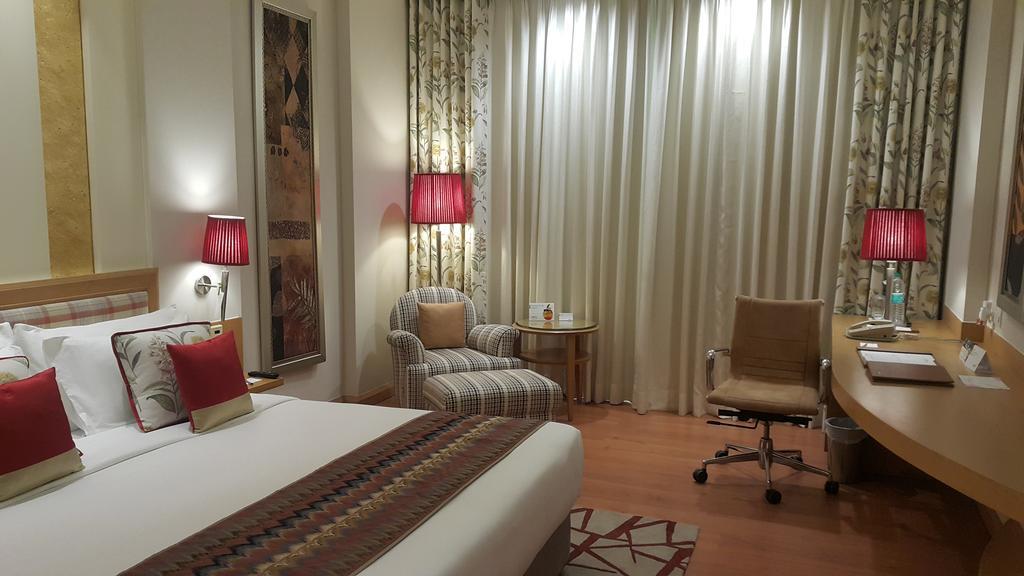 Отель Radisson Нойда Экстерьер фото