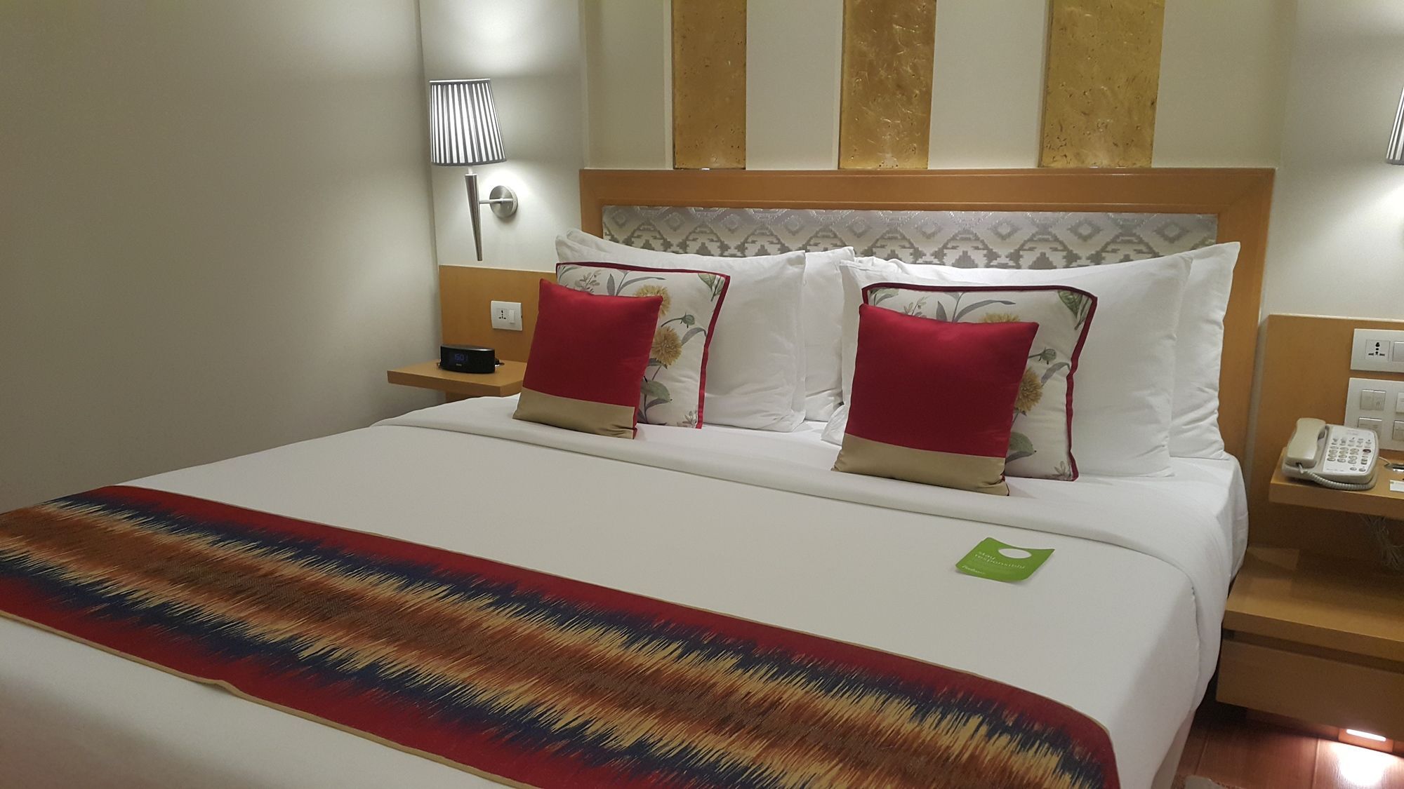 Отель Radisson Нойда Экстерьер фото